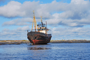 Кораблик обсох на Моржовых лудах
