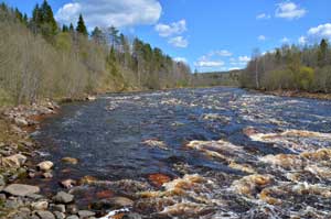 Порог накрыт водой