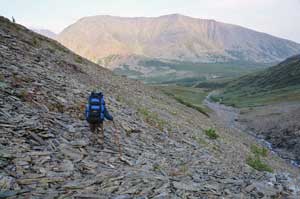 Спуск к Парнуку по осыпям
