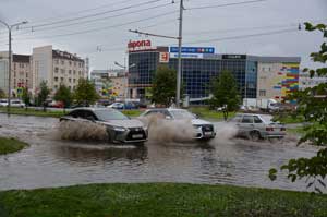Аквапланирование в Абакане после дождя
