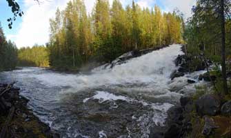Водопад стал протекать, сбоку воды прибавилось