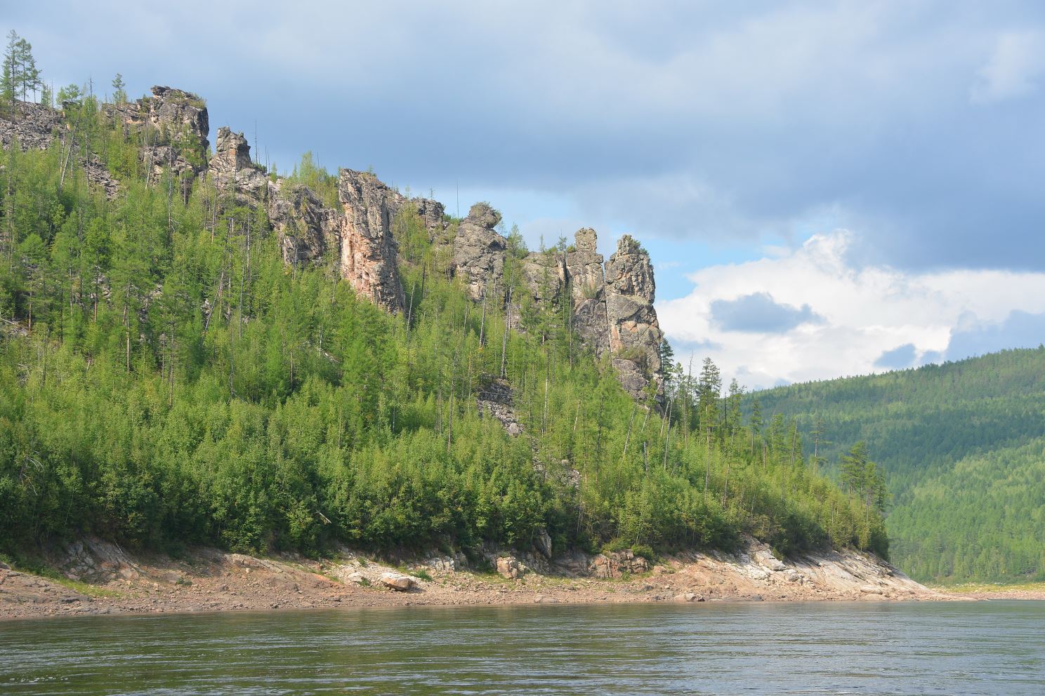 Замки высятся по берегам Алдана