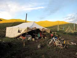 This camp is a summer shelter for a family of Tibetans who hosted me for a night. I found there several brothers and sisters with their mother. Her elder son Way invited me to stay, and I just couldn't refuse. I've always dreamt of trying a real tibetan tea made of oil and porridge dzampu. The next morning, when I was going to leave, Way granted me his white silk scarf. I hadn't any unnecessry things in my luggage, so all I could give was my swedish compass. This time I almost fully relied on GPS.